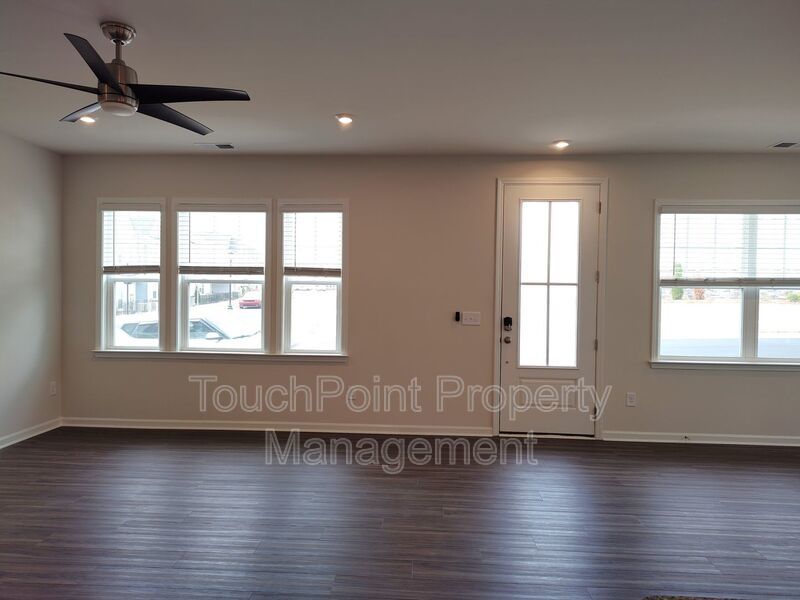 Beautiful, end-unit, townhome located in the Commons at Farmington Community in Charlotte! property image