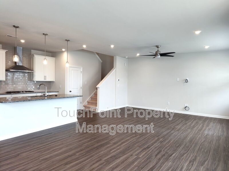 Beautiful, end-unit, townhome located in the Commons at Farmington Community in Charlotte! property image