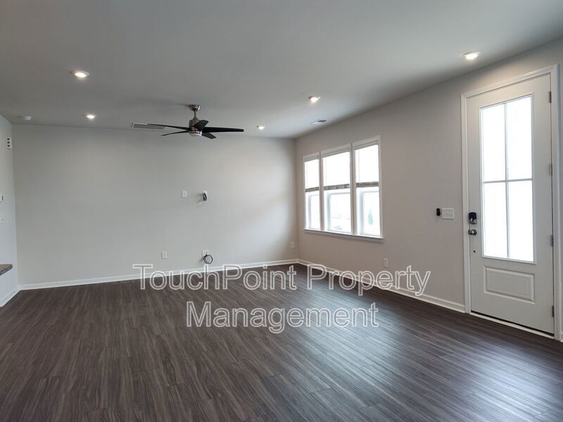 Beautiful, end-unit, townhome located in the Commons at Farmington Community in Charlotte! property image