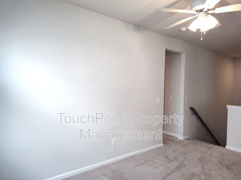 Beautiful, end-unit, townhome located in the Commons at Farmington Community in Charlotte! property image