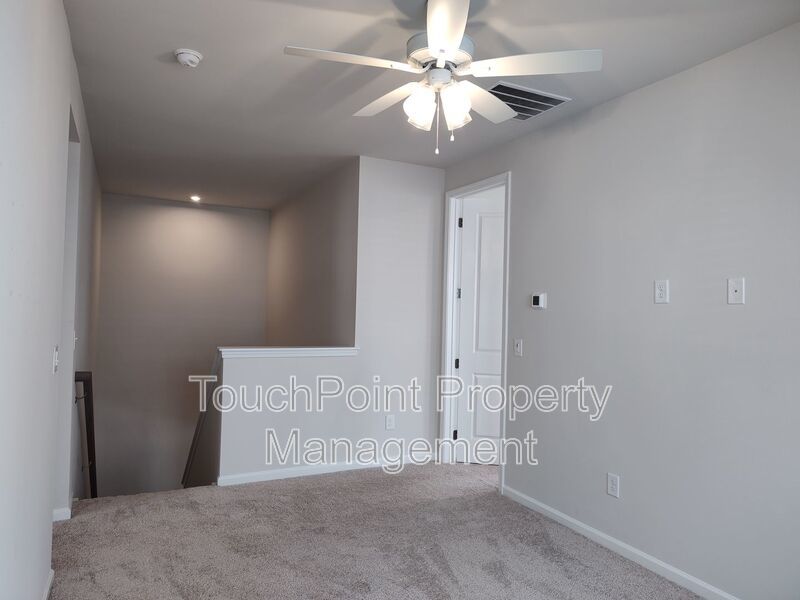 Beautiful, end-unit, townhome located in the Commons at Farmington Community in Charlotte! property image