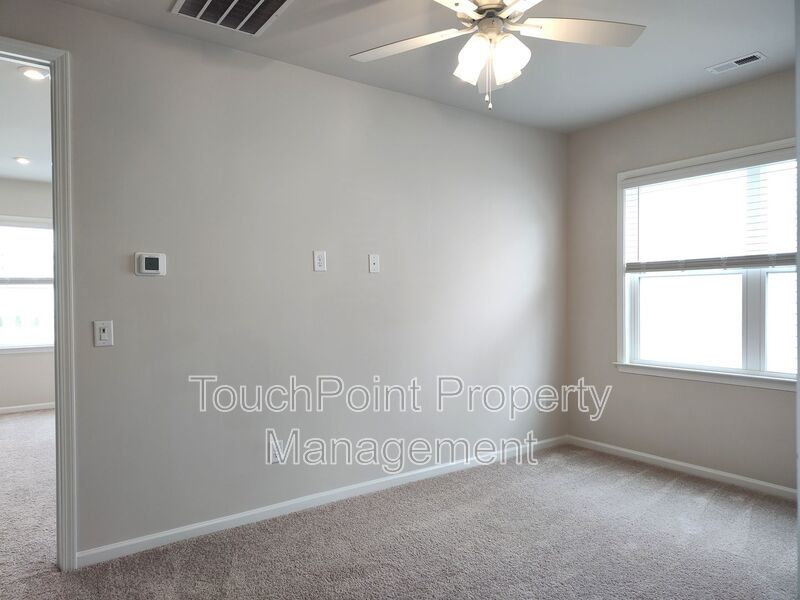 Beautiful, end-unit, townhome located in the Commons at Farmington Community in Charlotte! property image