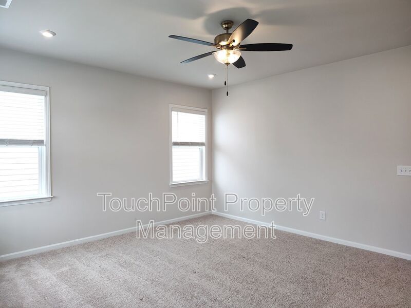 Beautiful, end-unit, townhome located in the Commons at Farmington Community in Charlotte! property image