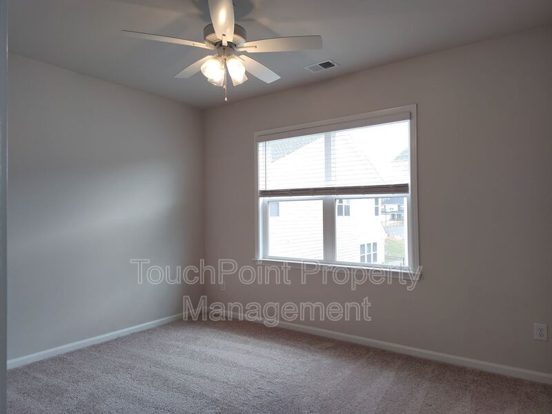 Beautiful, end-unit, townhome located in the Commons at Farmington Community in Charlotte! property image