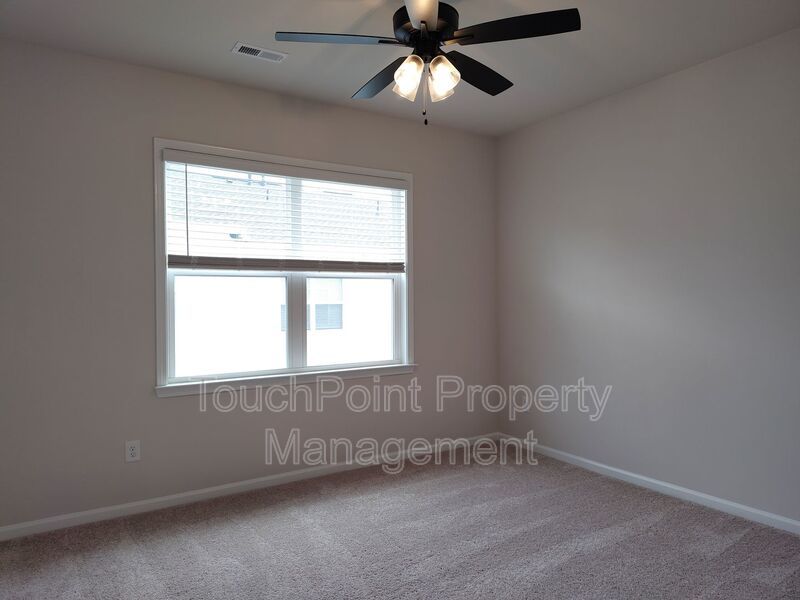 Beautiful, end-unit, townhome located in the Commons at Farmington Community in Charlotte! property image