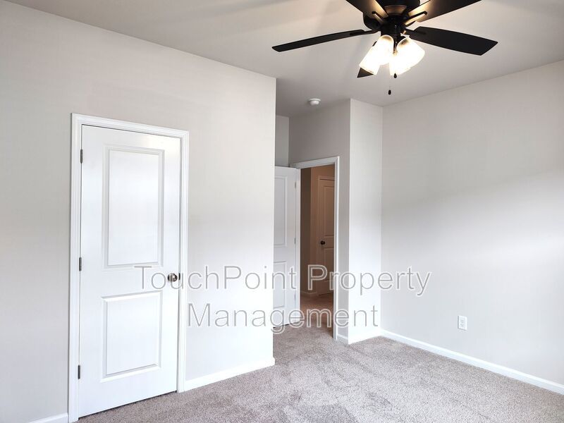 Beautiful, end-unit, townhome located in the Commons at Farmington Community in Charlotte! property image
