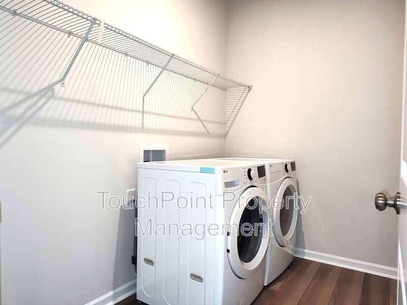 Beautiful, end-unit, townhome located in the Commons at Farmington Community in Charlotte! property image