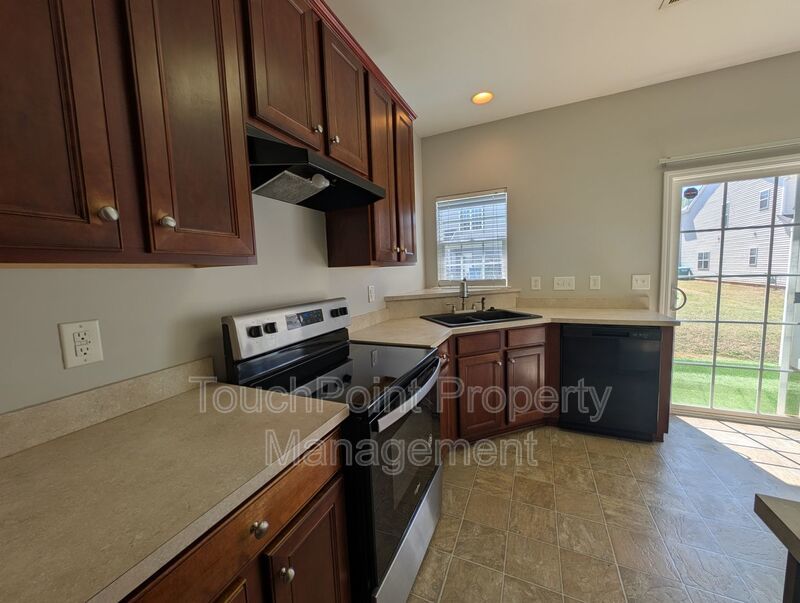 Cozy End Unit Townhome located in the Carolina Crossing community! property image
