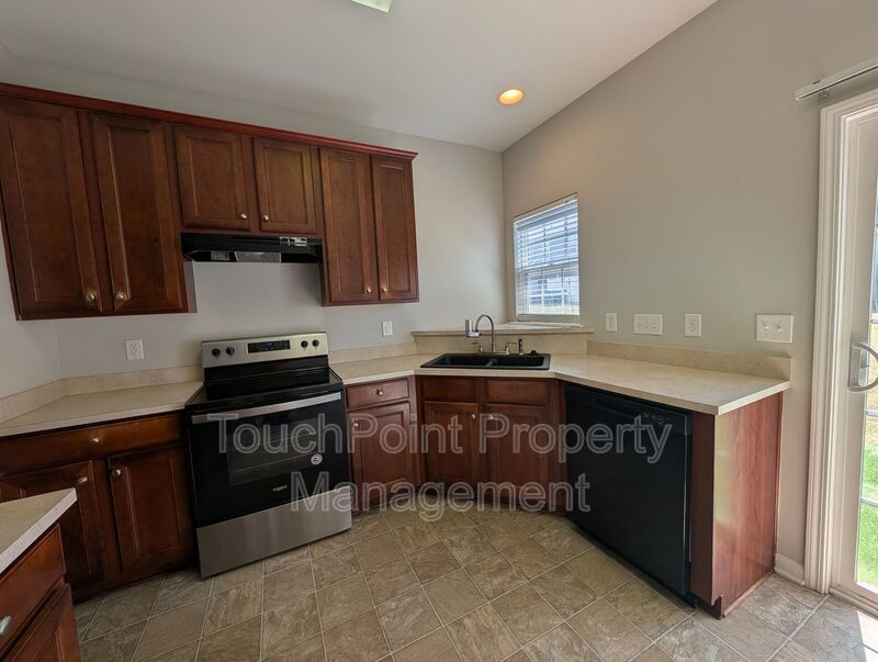 Cozy End Unit Townhome located in the Carolina Crossing community! property image