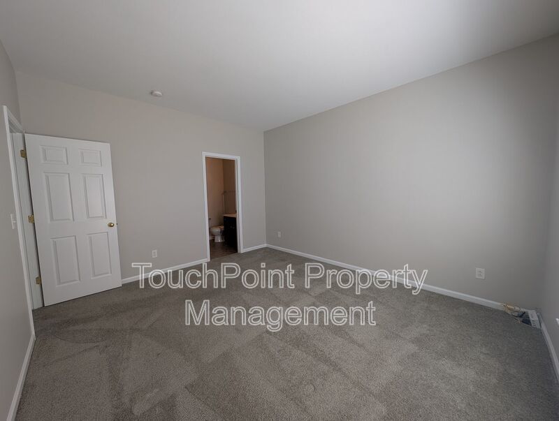 Cozy End Unit Townhome located in the Carolina Crossing community! property image