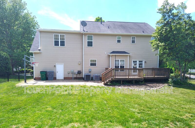 Stunning Corner Lot home located within a cul-de-sac in the Mitchell Glen Community! property image