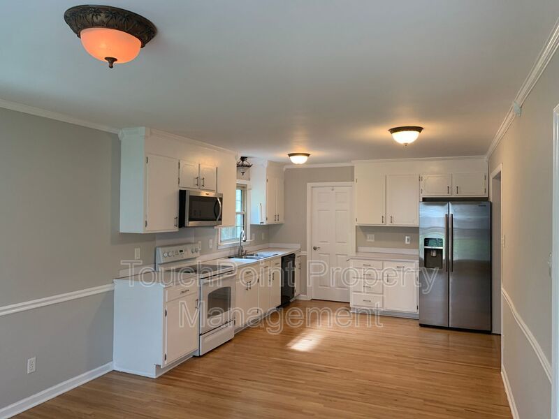 Charming 4 bedroom, 2 bath Ranch Style home located in Churchill Downs! property image