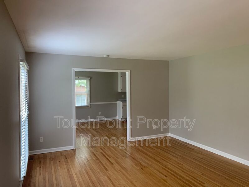 Charming 4 bedroom, 2 bath Ranch Style home located in Churchill Downs! property image