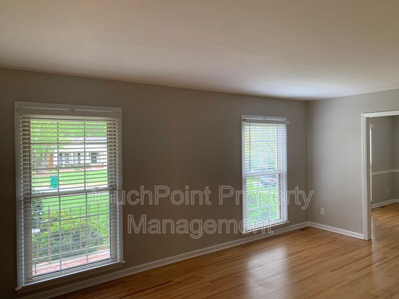 Charming 4 bedroom, 2 bath Ranch Style home located in Churchill Downs! property image