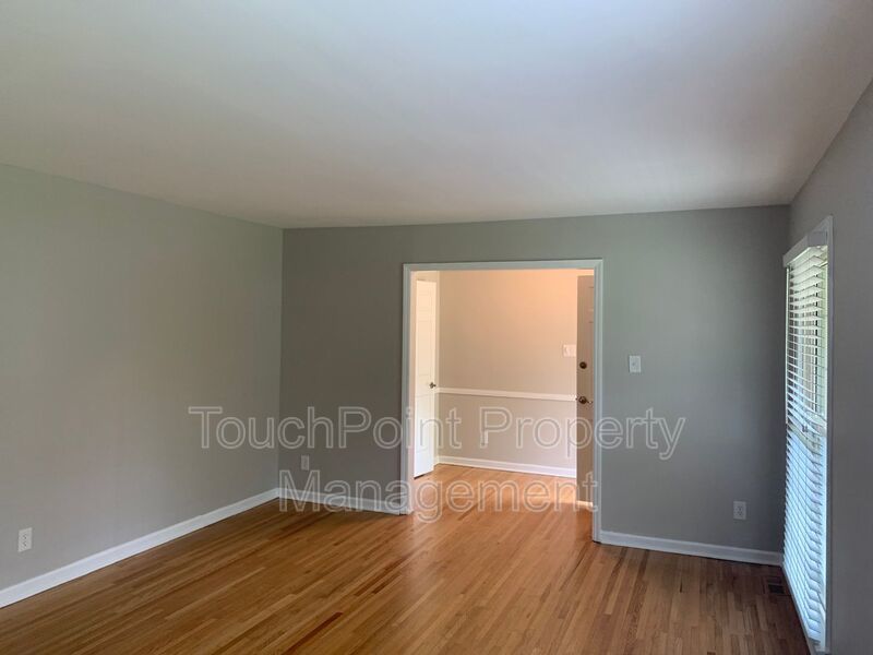 Charming 4 bedroom, 2 bath Ranch Style home located in Churchill Downs! property image