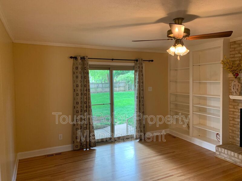 Charming 4 bedroom, 2 bath Ranch Style home located in Churchill Downs! property image