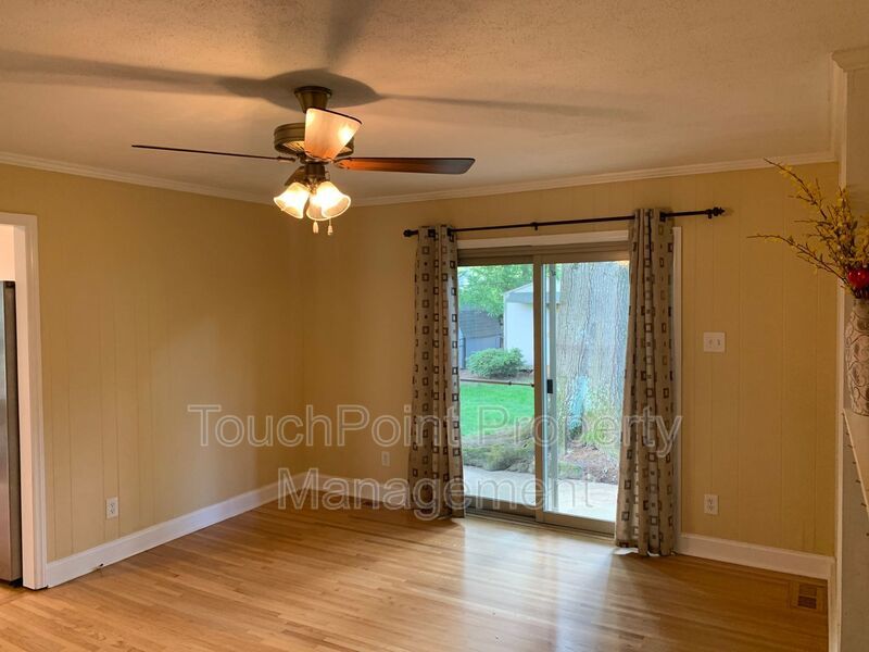 Charming 4 bedroom, 2 bath Ranch Style home located in Churchill Downs! property image