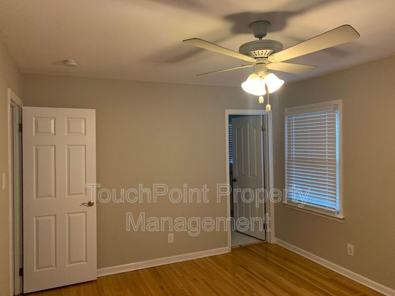 Charming 4 bedroom, 2 bath Ranch Style home located in Churchill Downs! property image