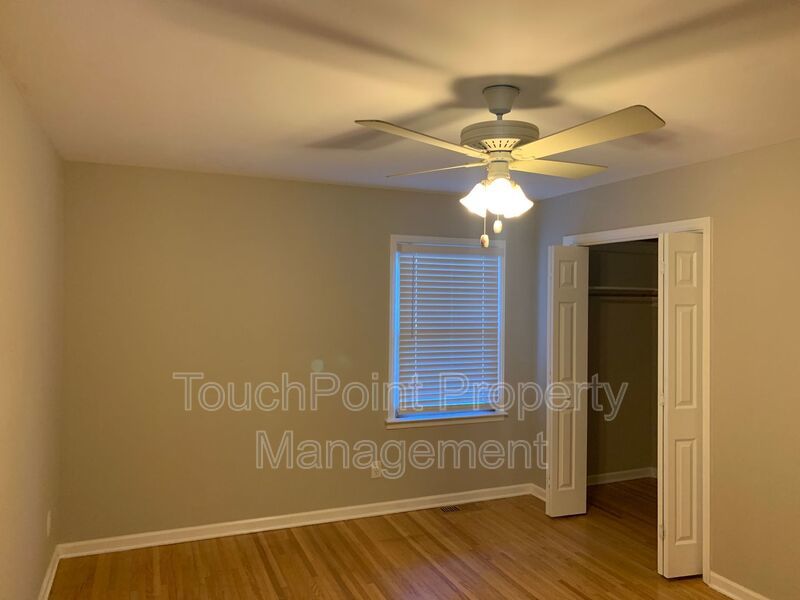 Charming 4 bedroom, 2 bath Ranch Style home located in Churchill Downs! property image