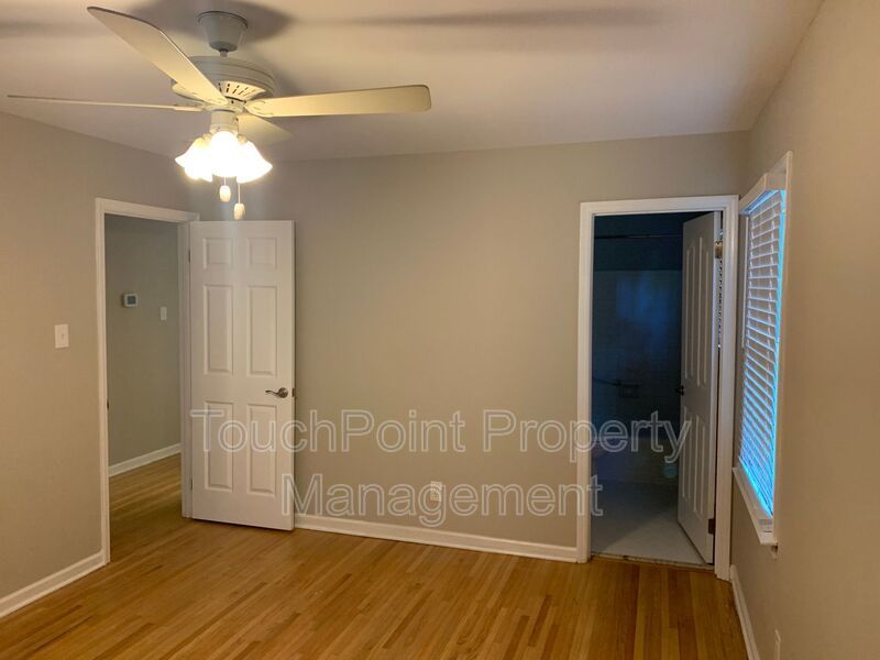 Charming 4 bedroom, 2 bath Ranch Style home located in Churchill Downs! property image