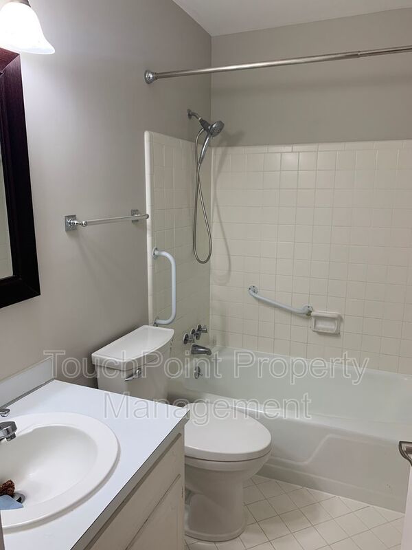 Charming 4 bedroom, 2 bath Ranch Style home located in Churchill Downs! property image