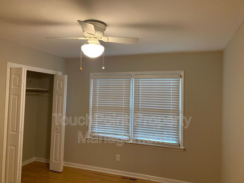 Charming 4 bedroom, 2 bath Ranch Style home located in Churchill Downs! property image