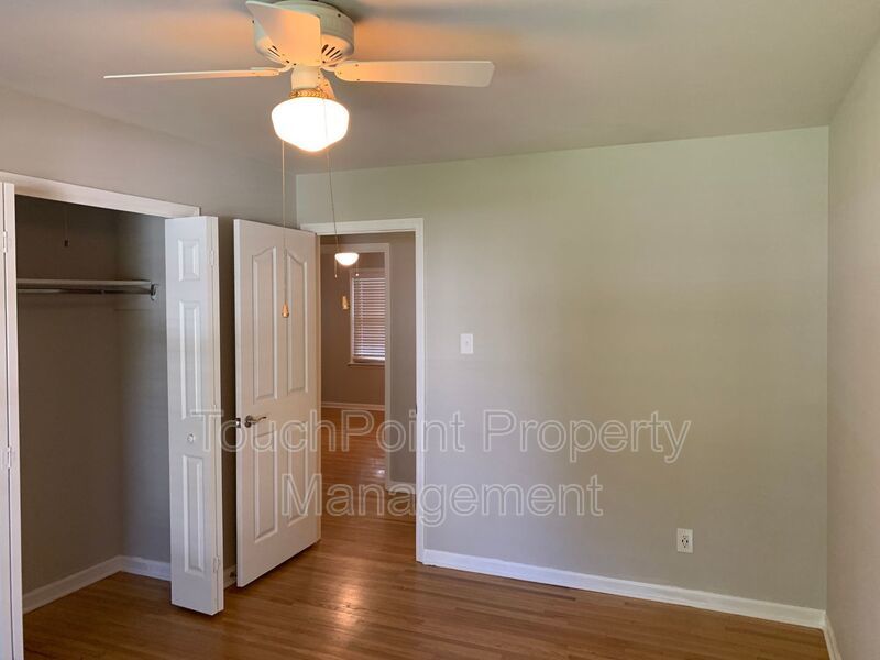 Charming 4 bedroom, 2 bath Ranch Style home located in Churchill Downs! property image