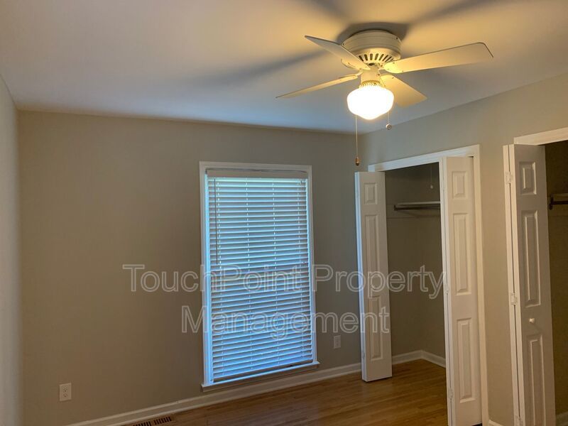 Charming 4 bedroom, 2 bath Ranch Style home located in Churchill Downs! property image