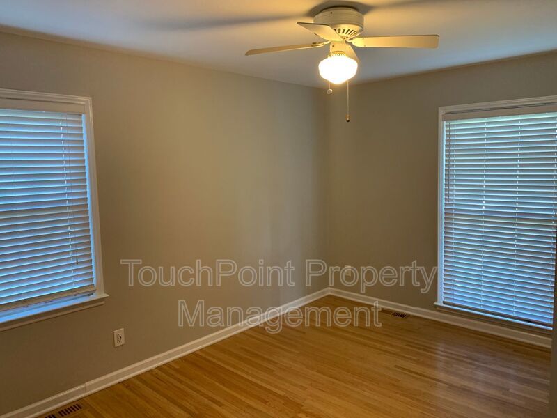 Charming 4 bedroom, 2 bath Ranch Style home located in Churchill Downs! property image