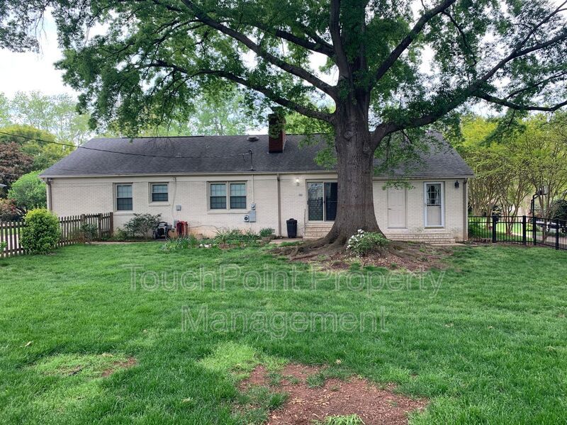 Charming 4 bedroom, 2 bath Ranch Style home located in Churchill Downs! property image