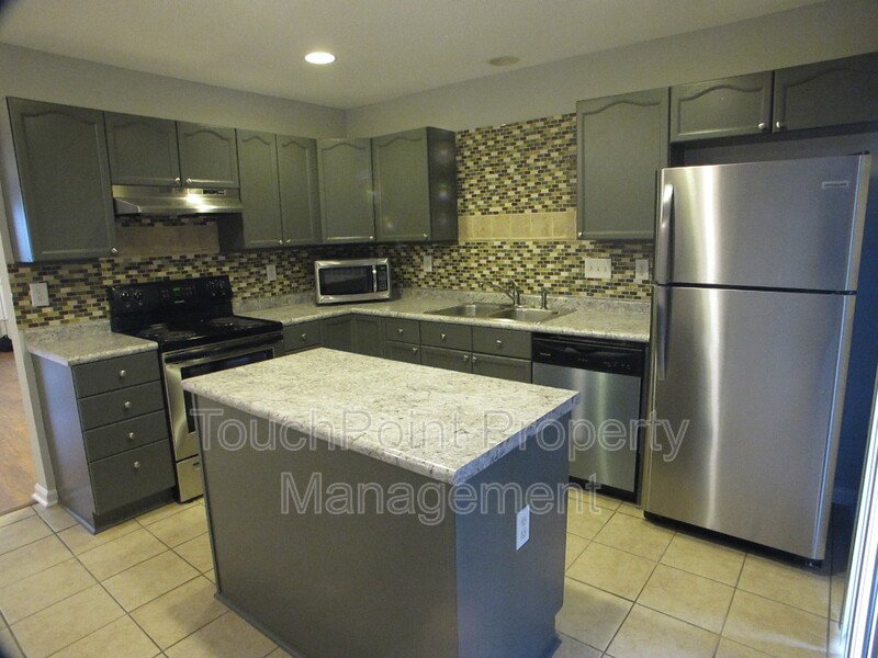 Pristine 2 bedroom, 2.5 bath Townhome located in the Roxborough Community! property image