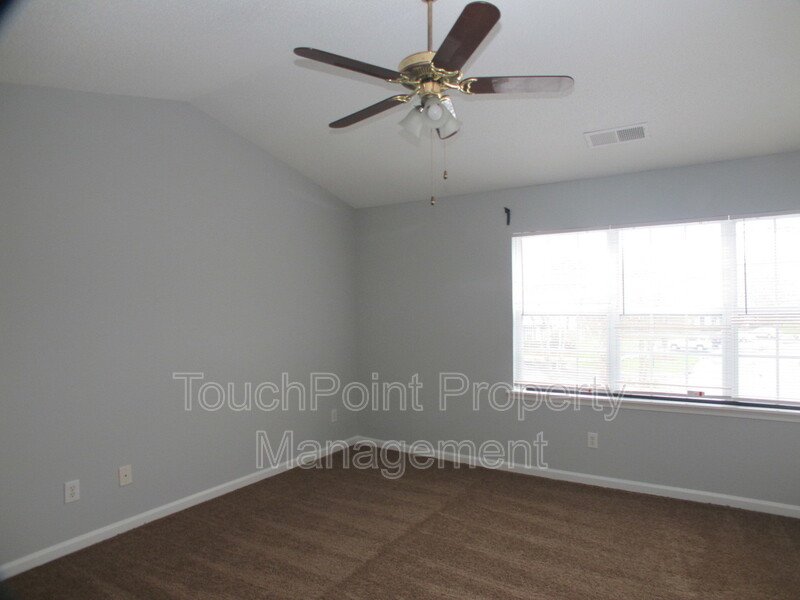 Pristine 2 bedroom, 2.5 bath Townhome located in the Roxborough Community! property image