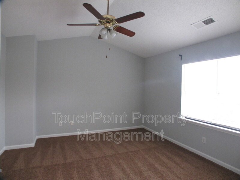 Pristine 2 bedroom, 2.5 bath Townhome located in the Roxborough Community! property image