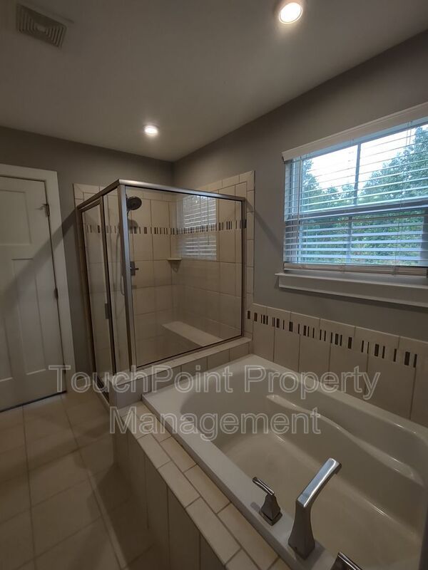 Beautiful Home located in the Holcomb Woods Community! property image