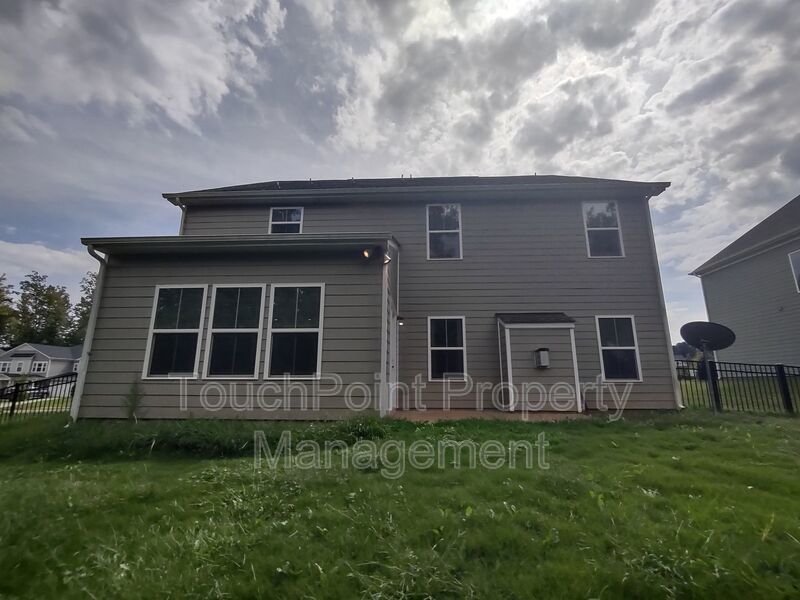Beautiful Home located in the Holcomb Woods Community! property image