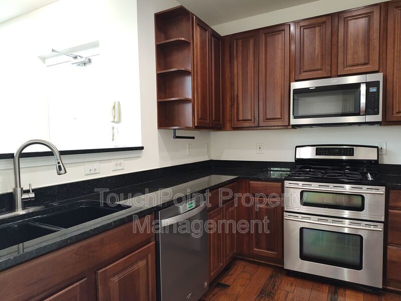 Beautiful Condo located in The Reinassance Community! property image
