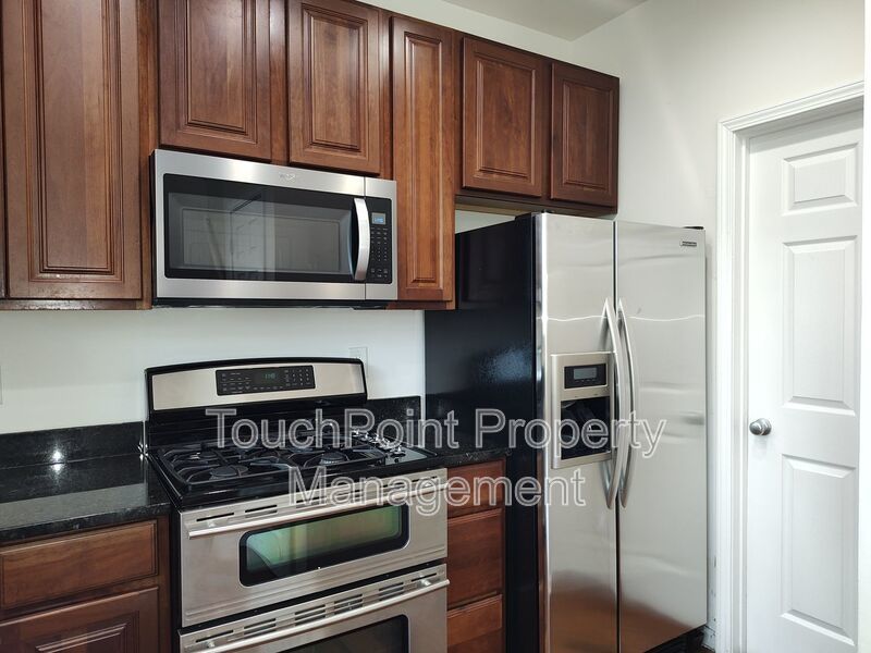 Beautiful Condo located in The Reinassance Community! property image