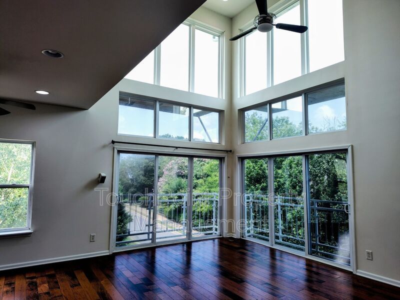 Beautiful Condo located in The Reinassance Community! property image