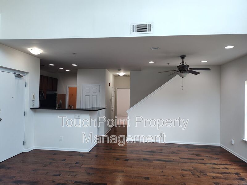 Beautiful Condo located in The Reinassance Community! property image