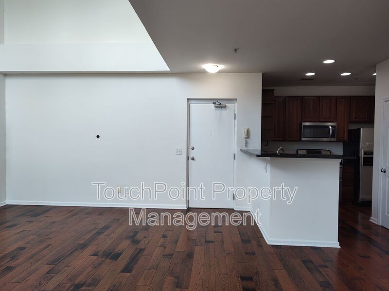 Beautiful Condo located in The Reinassance Community! property image