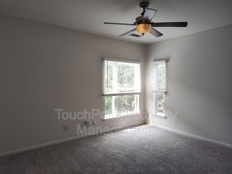 Beautiful Condo located in The Reinassance Community! property image