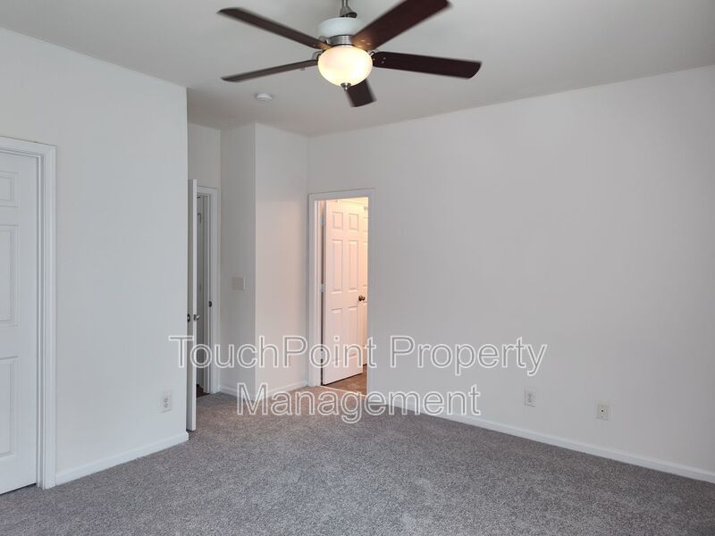 Beautiful Condo located in The Reinassance Community! property image