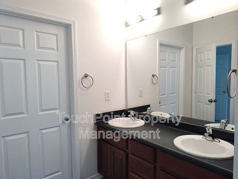 Beautiful Condo located in The Reinassance Community! property image