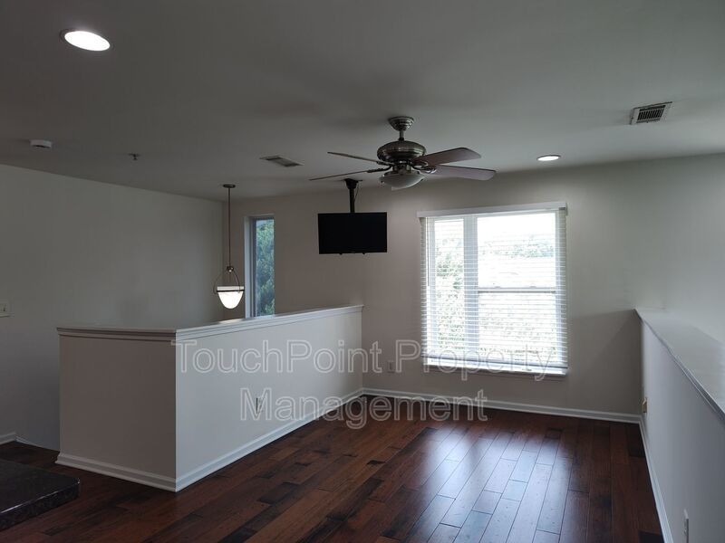 Beautiful Condo located in The Reinassance Community! property image