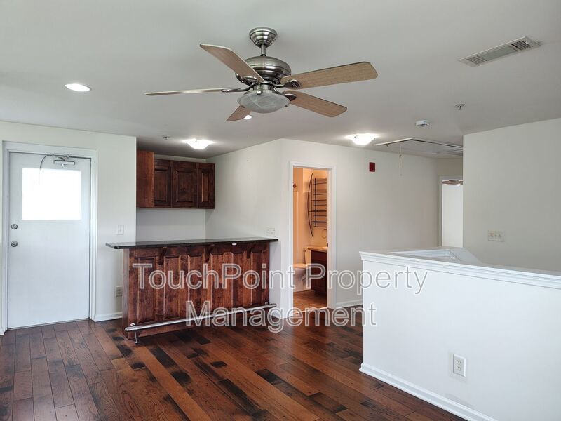 Beautiful Condo located in The Reinassance Community! property image