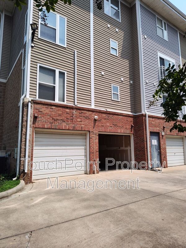 Beautiful Condo located in The Reinassance Community! property image