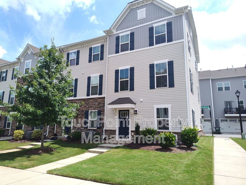 Beautiful End Unit Townhome located in the Towns at Mallard Mills community! property image