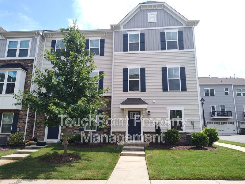 Beautiful End Unit Townhome located in the Towns at Mallard Mills community! property image