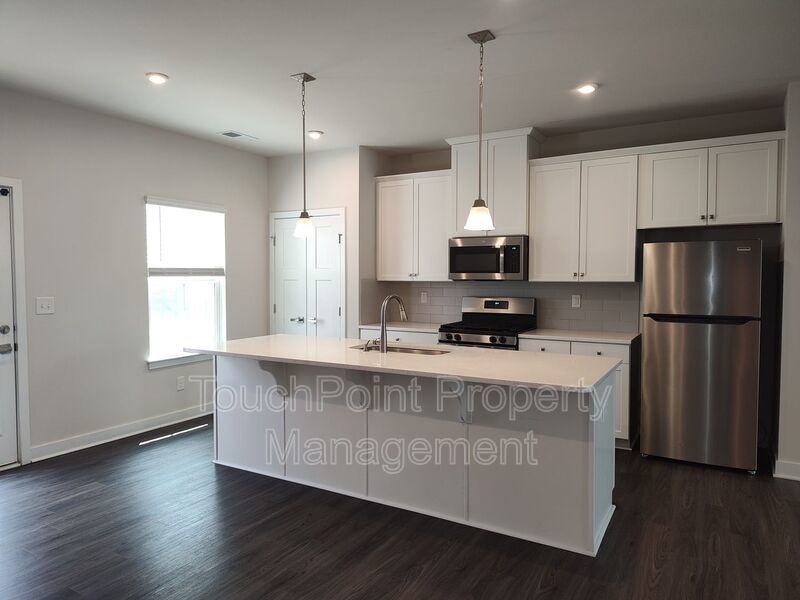 Beautiful End Unit Townhome located in the Towns at Mallard Mills community! property image