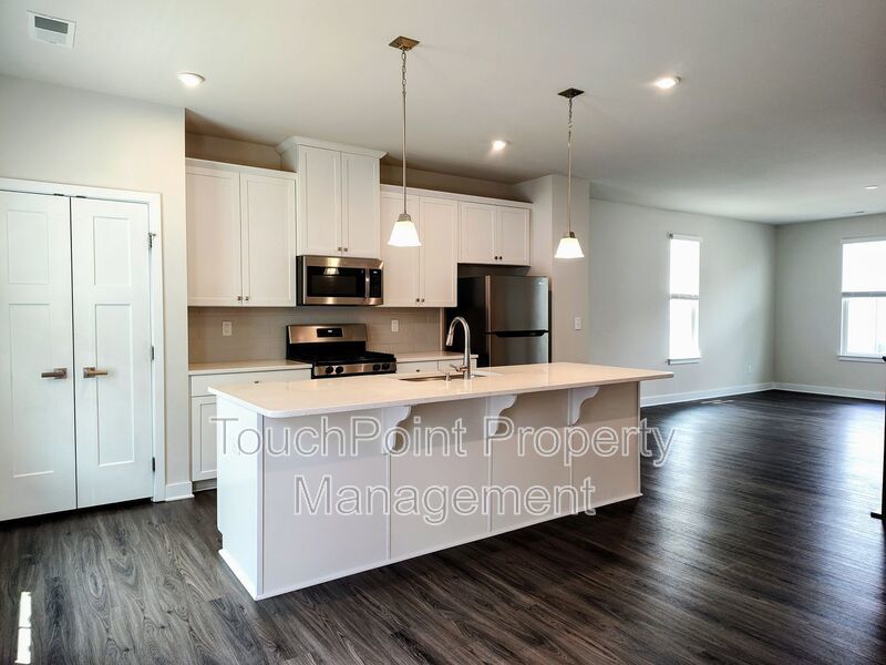 Beautiful End Unit Townhome located in the Towns at Mallard Mills community! property image